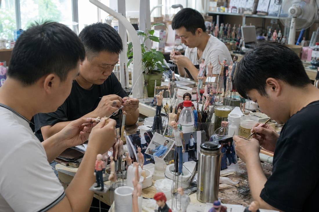 Four artists head down at the bench on deadline day