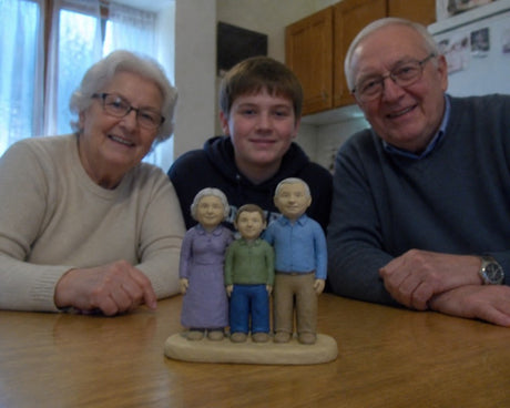 A customer holding their Clayfie clay mini
